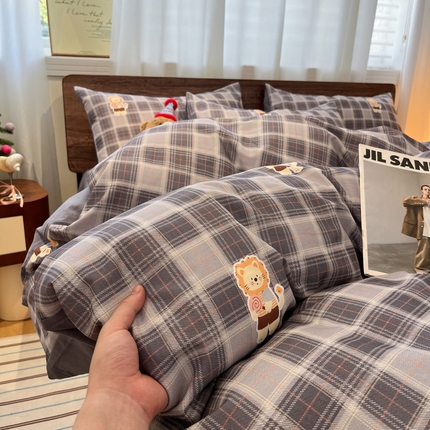 91家纺网 家纺一手货源 找家纺 （总）莱登卡奴 2025新款A类100%全棉磨毛条格卡通系列四件套