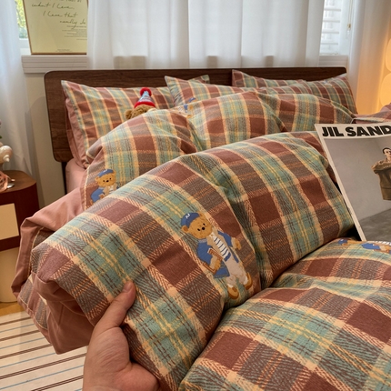 91家纺网 家纺一手货源 找家纺 （总）莱登卡奴 2025新款A类100%全棉磨毛条格卡通系列四件套