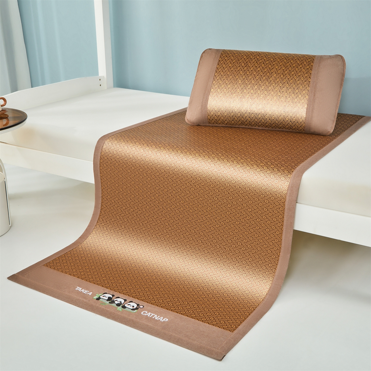 91家纺网 家纺一手货源 找家纺 绒艺席业 2025新款学生宿舍凉感藤席 萌萌熊猫-格纹