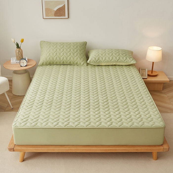 91家纺网 家纺一手货源 找家纺 蕾诺家纺 2025新款纯棉全包裹床罩防滑防尘夹棉床笠 波浪纹绿色