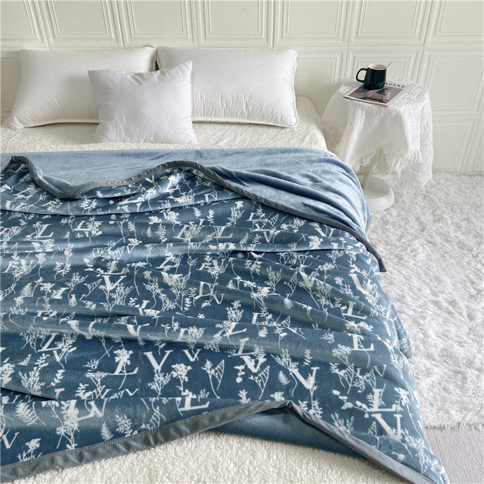 91家纺网 家纺一手货源 找家纺 卡奥2025AB版云貂绒毛毯直播爆款法莱绒休闲盖毯沙发毯午睡毯空调毯子 蓝雾