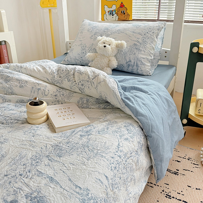 91家纺网 家纺一手货源 找家纺 曼陀罗2025新款超柔云朵棉学生宿舍上下铺三件套 丛林物语-蓝