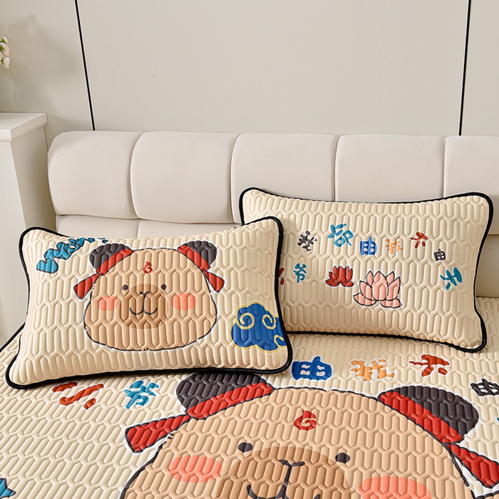 91家纺网 家纺一手货源 找家纺 炫拼家纺 2025新款凉感丝大版乳胶凉席三件套 卡皮小爷