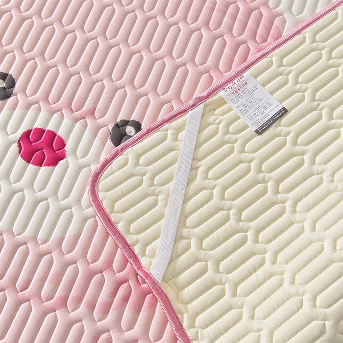 91家纺网 家纺一手货源 找家纺 炫拼家纺 2025新款凉感丝大版乳胶凉席三件套 哈尼小兔