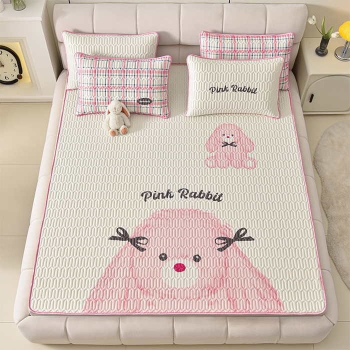 91家纺网 家纺一手货源 找家纺 炫拼家纺 2025新款凉感丝大版乳胶凉席三件套 哈尼小兔