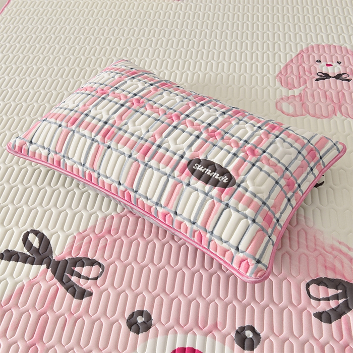 91家纺网 家纺一手货源 找家纺 炫拼家纺 2025新款凉感丝大版乳胶凉席三件套 哈尼小兔