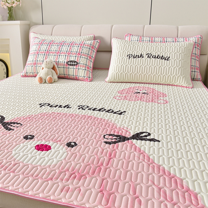 91家纺网 家纺一手货源 找家纺 炫拼家纺 2025新款凉感丝大版乳胶凉席三件套 哈尼小兔