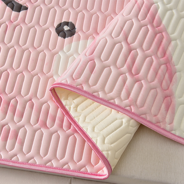 91家纺网 家纺一手货源 找家纺 炫拼家纺 2025新款凉感丝大版乳胶凉席三件套 哈尼小兔