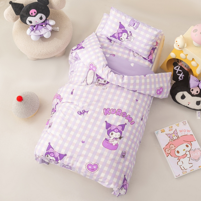 91家纺网 家纺一手货源 找家纺 博雅 2025新款三丽欧全棉纯棉幼儿园三套件宿舍三件套上下铺三件套 小方格库洛米