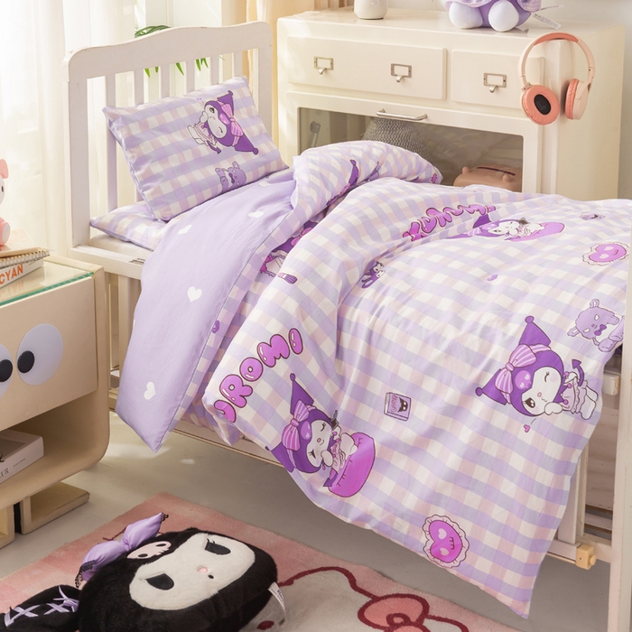 91家纺网 家纺一手货源 找家纺 博雅 2025新款三丽欧全棉纯棉幼儿园三套件宿舍三件套上下铺三件套 小方格库洛米