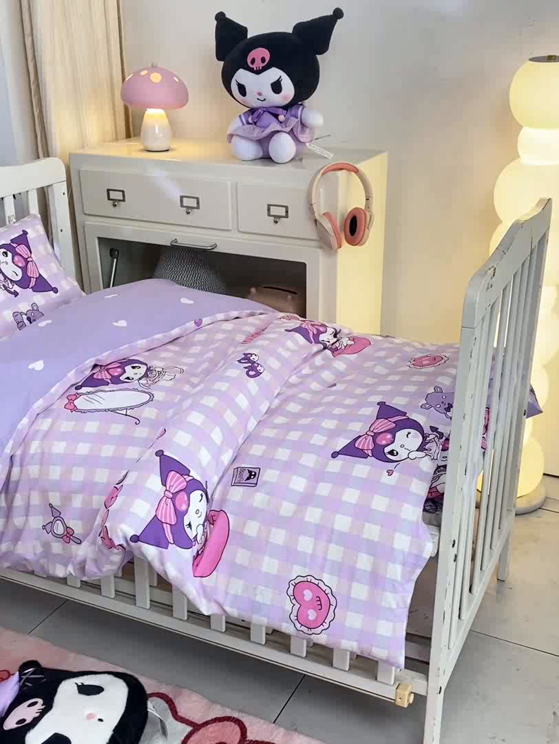 91家纺网 家纺一手货源 找家纺 博雅 2025新款三丽欧全棉纯棉幼儿园三套件宿舍三件套上下铺三件套 小方格库洛米