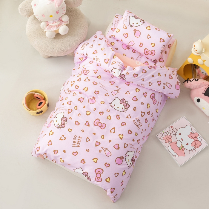 91家纺网 家纺一手货源 找家纺 博雅 2025新款三丽欧全棉纯棉幼儿园三套件宿舍三件套上下铺三件套 心心KT