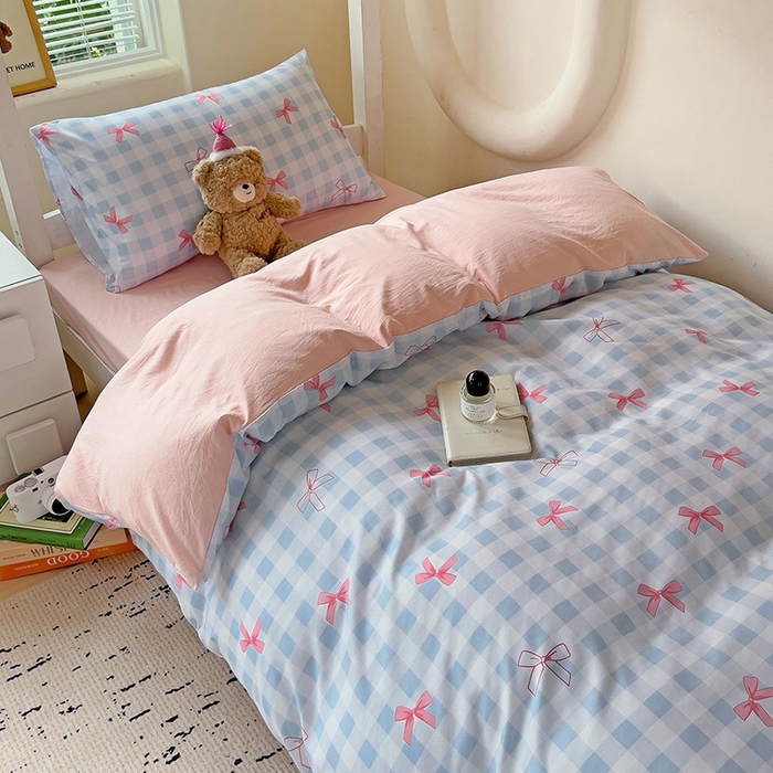 91家纺网 家纺一手货源 找家纺 曼陀罗2025新款超柔云朵棉学生宿舍上下铺三件套 蓝格蝴蝶结粉