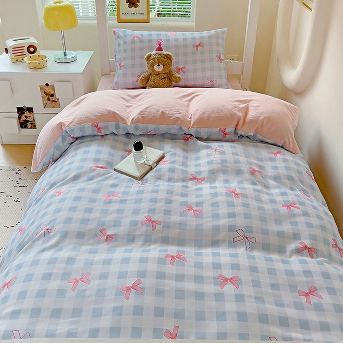 91家纺网 家纺一手货源 找家纺 曼陀罗2025新款超柔云朵棉学生宿舍上下铺三件套 蓝格蝴蝶结粉