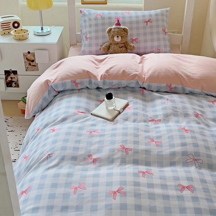 91家纺网 家纺一手货源 找家纺 曼陀罗2025新款超柔云朵棉学生宿舍上下铺三件套 蓝格蝴蝶结粉