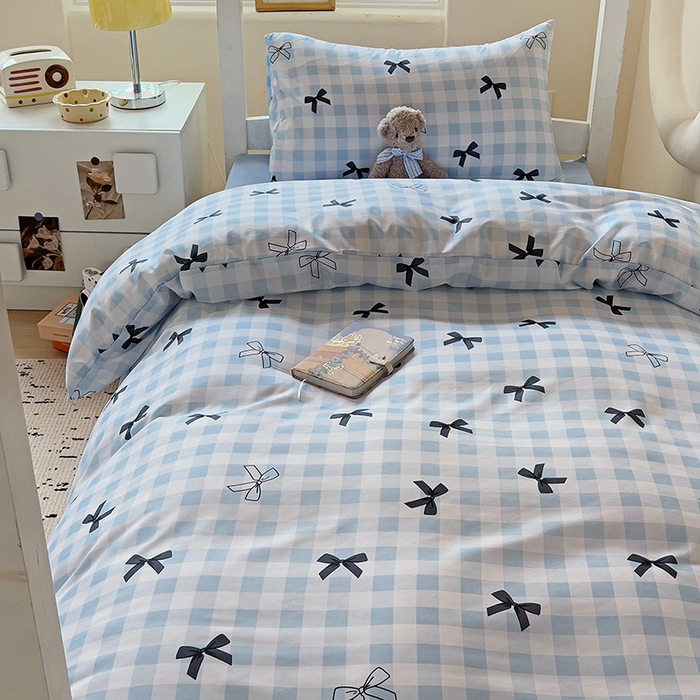 91家纺网 家纺一手货源 找家纺 曼陀罗2025新款超柔云朵棉学生宿舍上下铺三件套 蓝格蝴蝶结黑