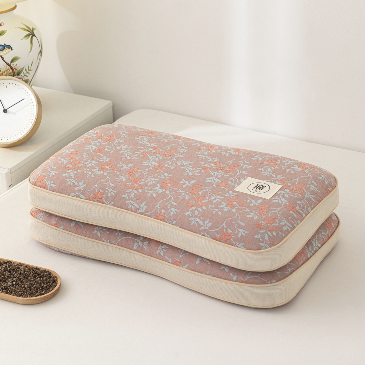 91家纺网 家纺一手货源 找家纺 大熊枕芯 2025新款亚麻棉麻荞麦护颈枕全荞麦壳枕头枕芯 樱花鼠