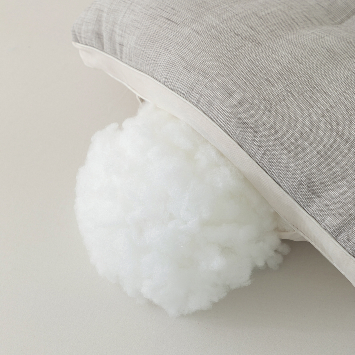 91家纺网 家纺一手货源 找家纺 大熊枕芯 2025新款麻料定型护颈枕荞麦壳羽丝绒枕头枕芯 灰色