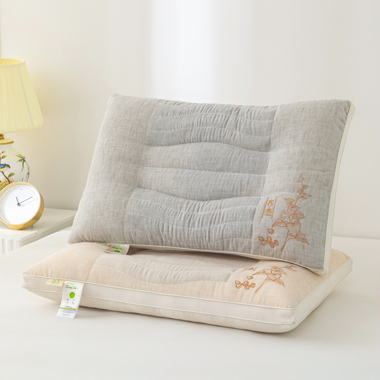 91家纺网 家纺一手货源 找家纺 大熊枕芯 2025新款麻料定型护颈枕荞麦壳羽丝绒枕头枕芯 组合图仅供参考