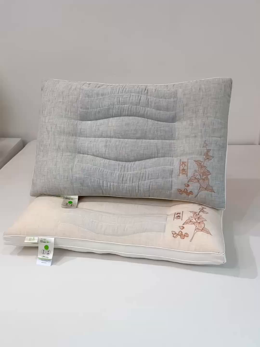 91家纺网 家纺一手货源 找家纺 大熊枕芯 2025新款麻料定型护颈枕荞麦壳羽丝绒枕头枕芯 玉色