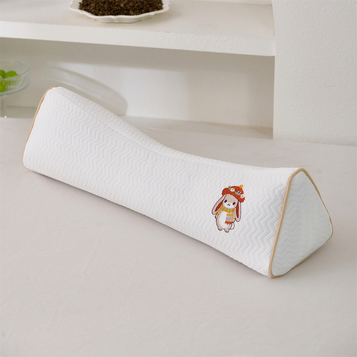 91家纺网 家纺一手货源 找家纺 （总）大熊枕芯 2025新款针织刺绣款三角荞麦枕全荞麦壳枕头枕芯