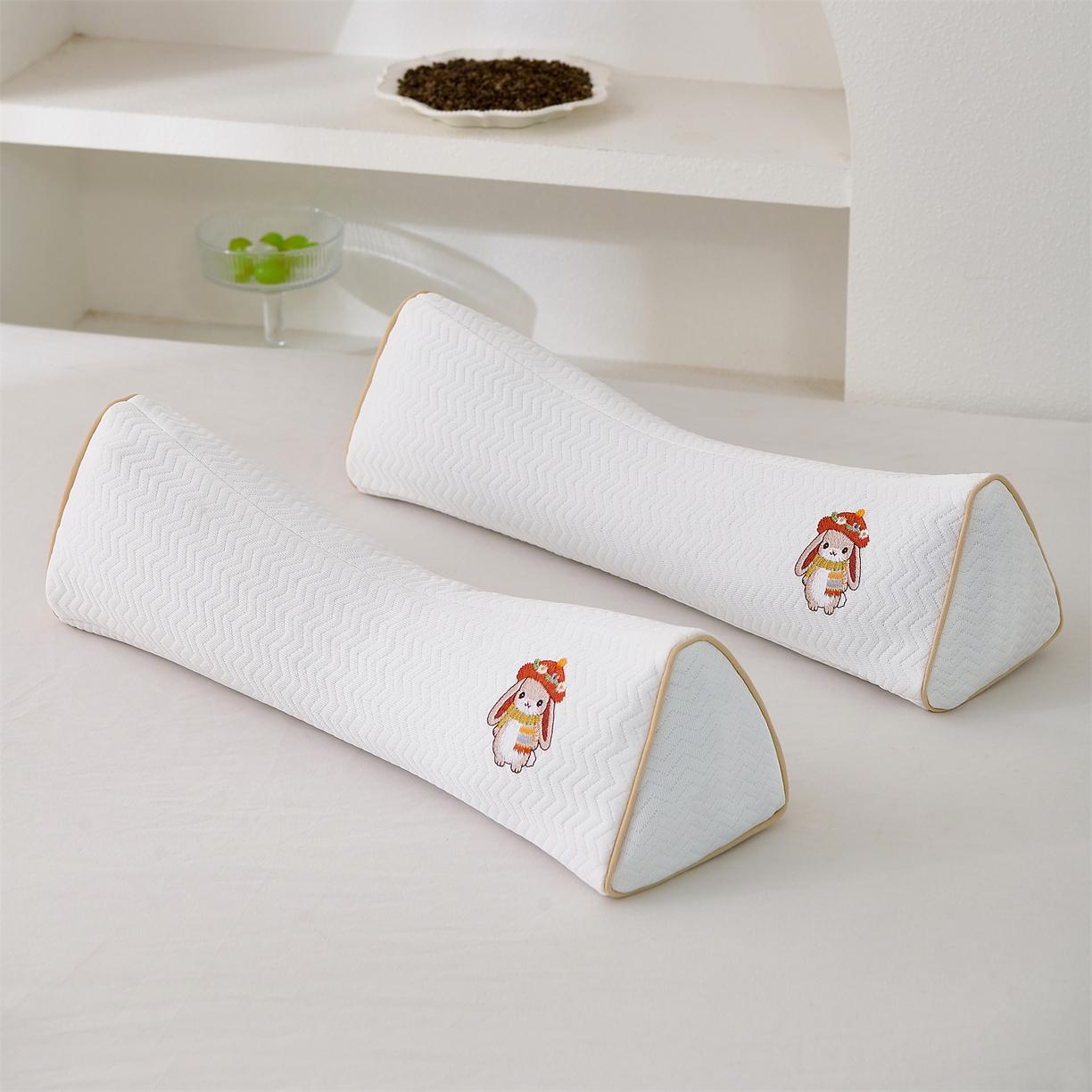 91家纺网 家纺一手货源 找家纺 （总）大熊枕芯 2025新款针织刺绣款三角荞麦枕全荞麦壳枕头枕芯