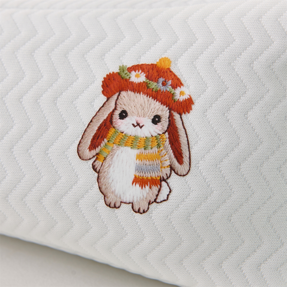 91家纺网 家纺一手货源 找家纺 （总）大熊枕芯 2025新款针织刺绣款三角荞麦枕全荞麦壳枕头枕芯