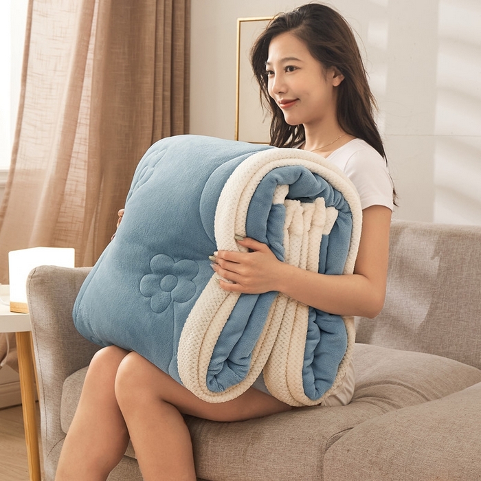 云木里 2025新款A版牛奶绒B版菠萝格夹棉绗绣三层毯盖毯毯子 浅蓝