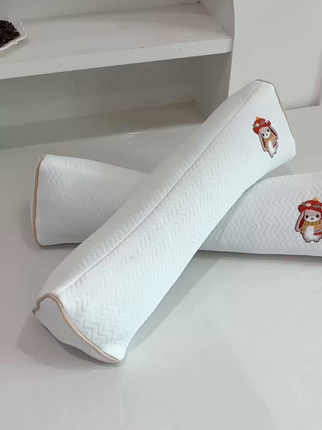 91家纺网 家纺一手货源 找家纺 （总）大熊枕芯 2025新款针织刺绣款三角荞麦枕全荞麦壳枕头枕芯