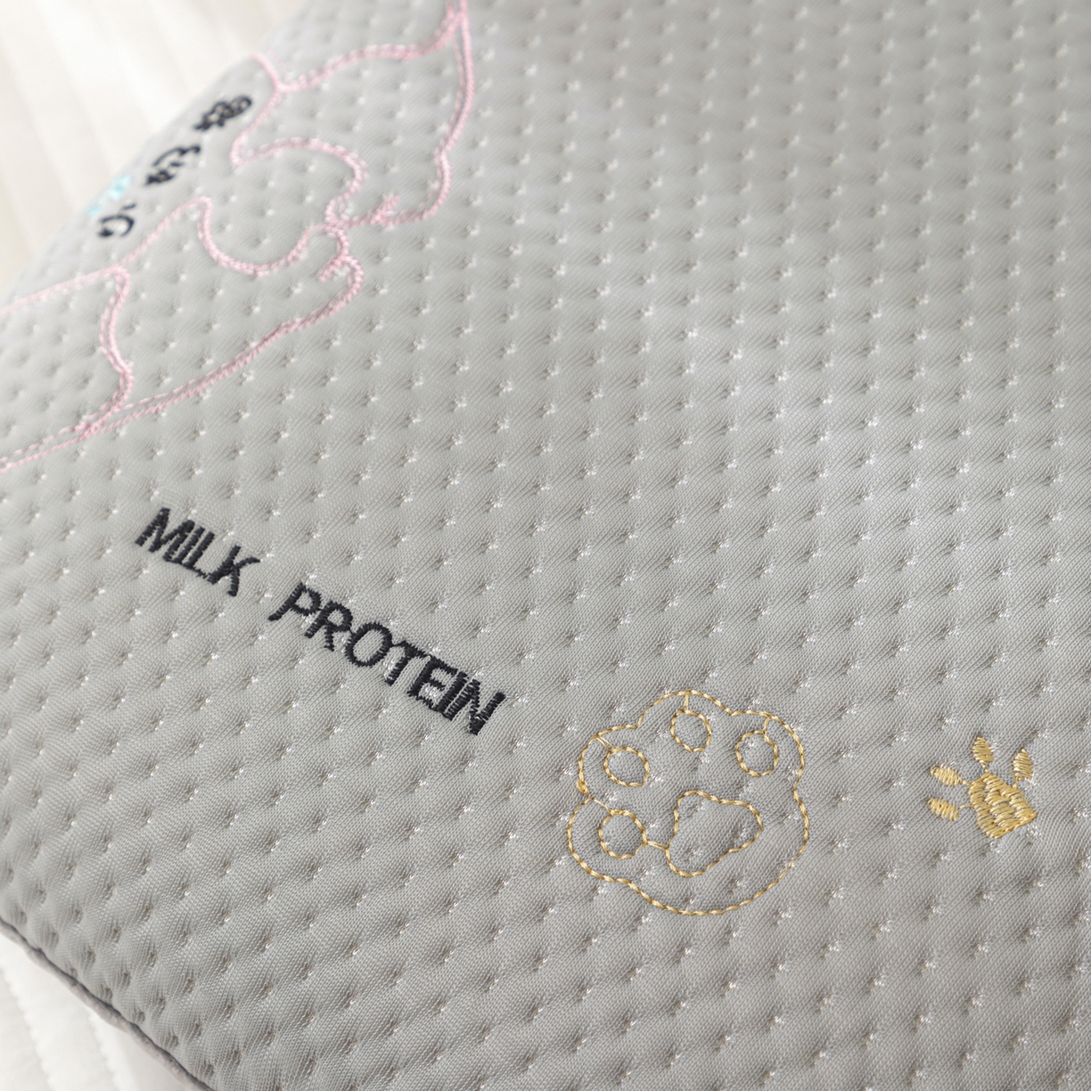 91家纺网 家纺一手货源 找家纺 大熊枕芯 2025新款小奶猫慢回弹记忆枕猫肚枕枕头枕芯 小奶猫记忆枕-灰