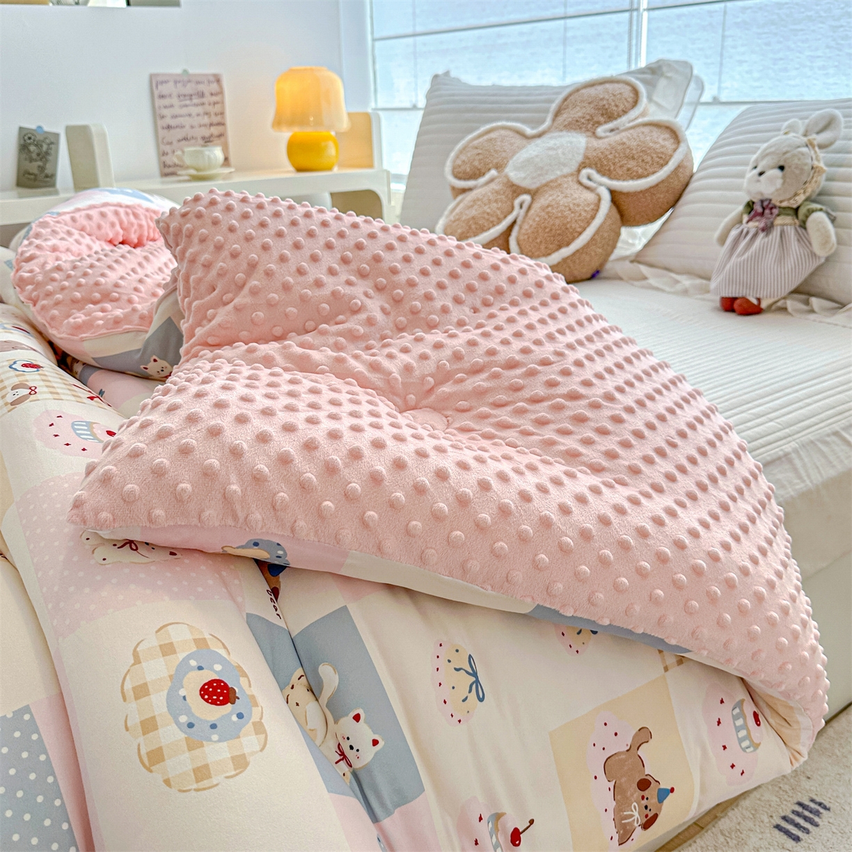 91家纺网 家纺一手货源 找家纺 优被业 2025新款A类牛奶丝针织棉豆豆被 大豆被 冬被 被子被芯 蛋糕熊