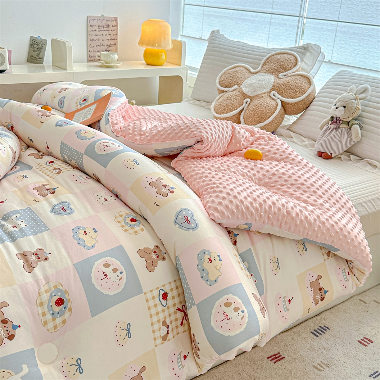 91家纺网 家纺一手货源 找家纺 优被业 2025新款A类牛奶丝针织棉豆豆被 大豆被 冬被 被子被芯 蛋糕熊