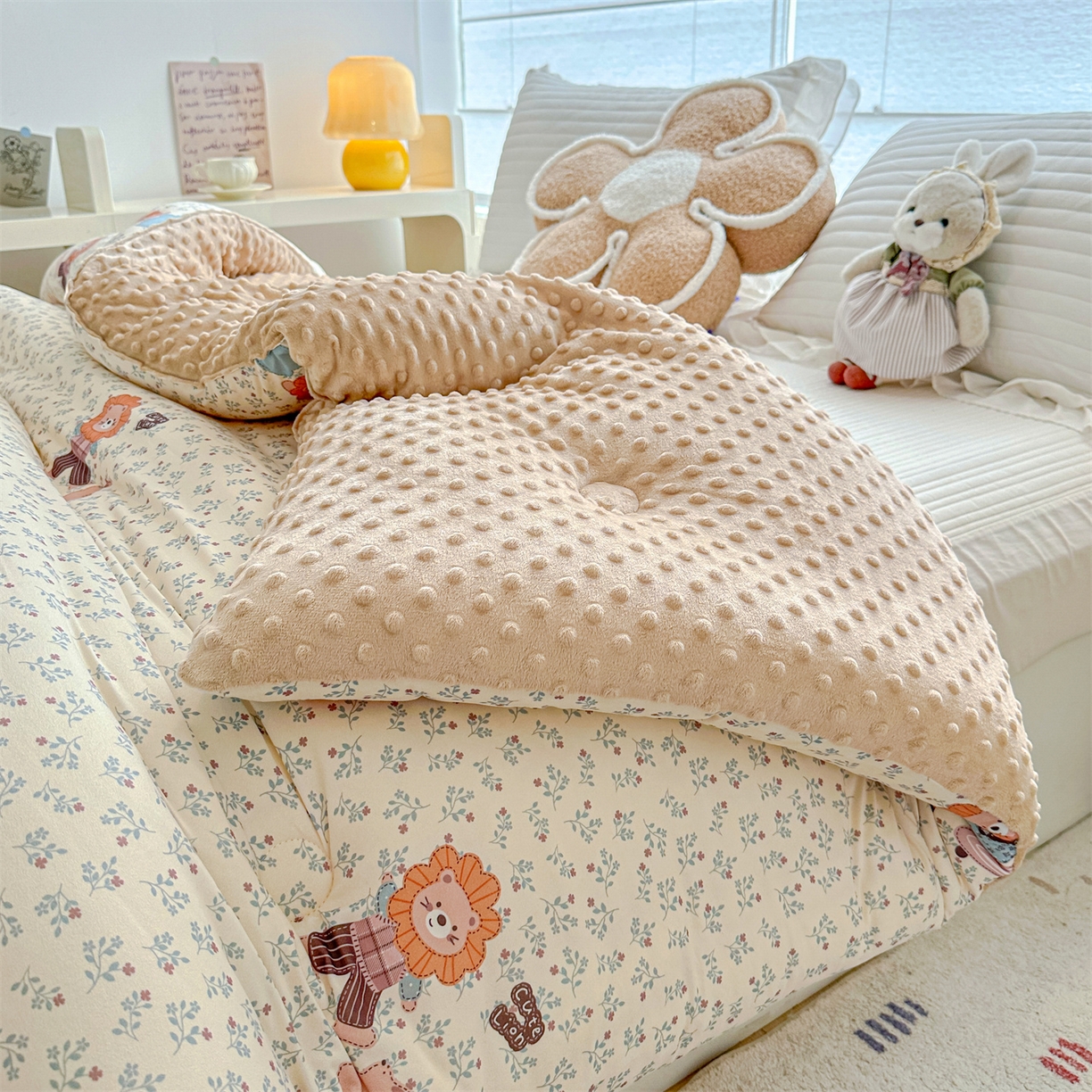 91家纺网 家纺一手货源 找家纺 优被业 2025新款A类牛奶丝针织棉豆豆被 大豆被 冬被 被子被芯 滑板狮子