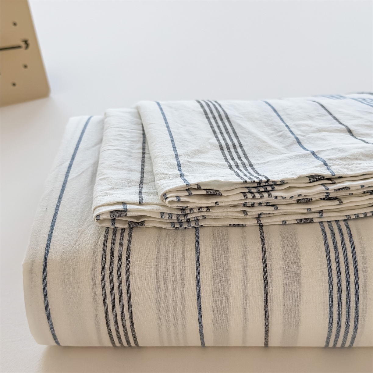 91家纺网 家纺一手货源 找家纺 菡宝 2025新款全棉纯棉色织水洗棉单床单 漫幽灰蓝条