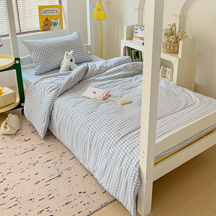 91家纺网 家纺一手货源 找家纺 曼陀罗2025新款超柔云朵棉学生宿舍上下铺三件套 小格浅蓝