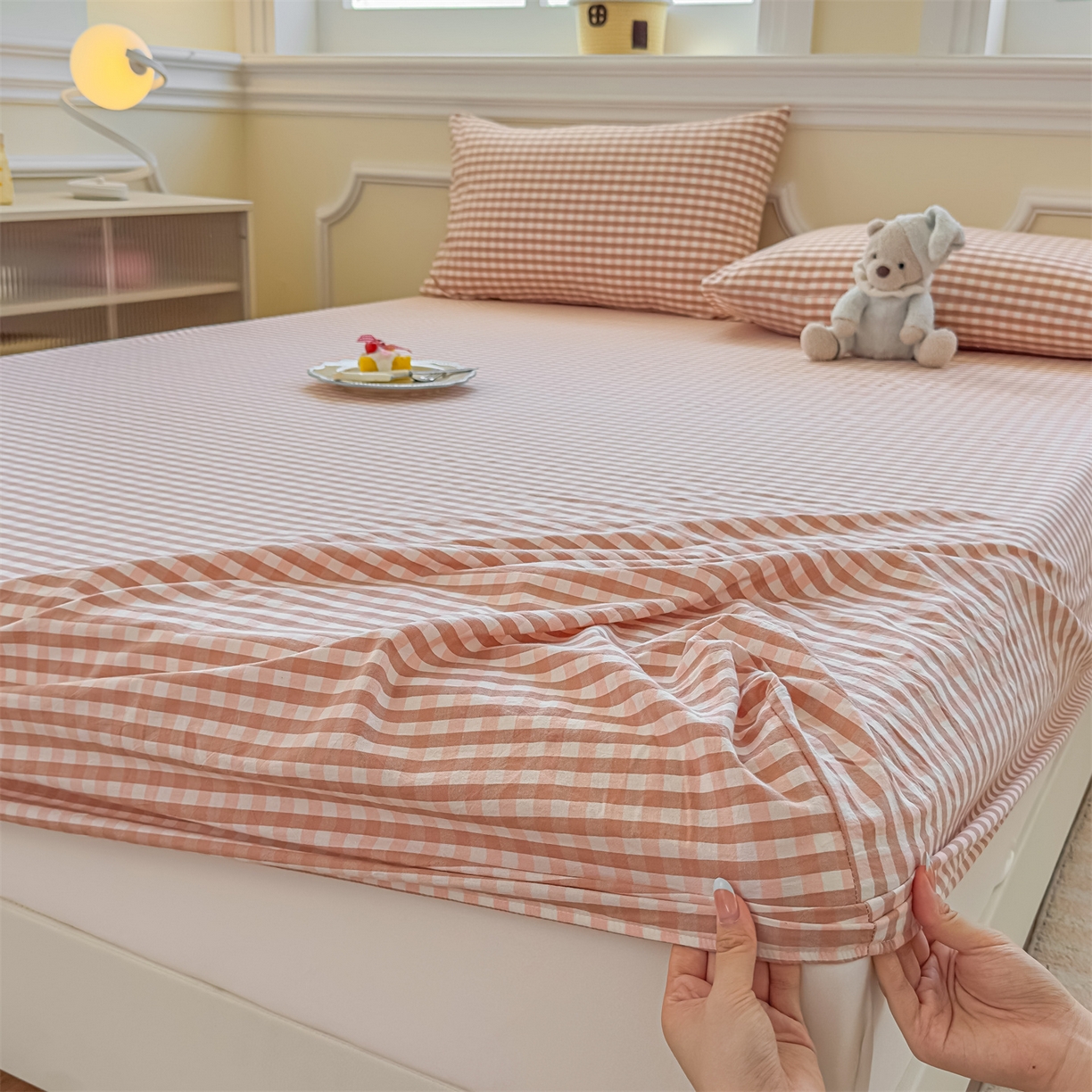 91家纺网 家纺一手货源 找家纺 菡宝 2025新款全棉纯棉色织水洗棉单单床笠 粉小格