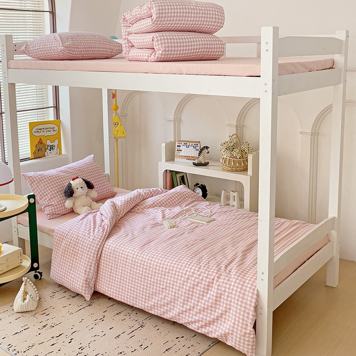 91家纺网 家纺一手货源 找家纺 曼陀罗2025新款超柔云朵棉学生宿舍上下铺三件套 小格浅粉