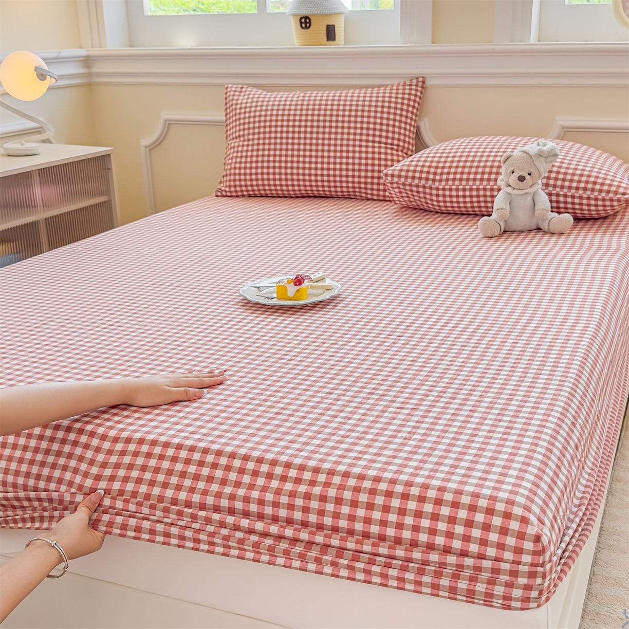 91家纺网 家纺一手货源 找家纺 菡宝 2025新款全棉纯棉色织水洗棉单单床笠 橘红小格