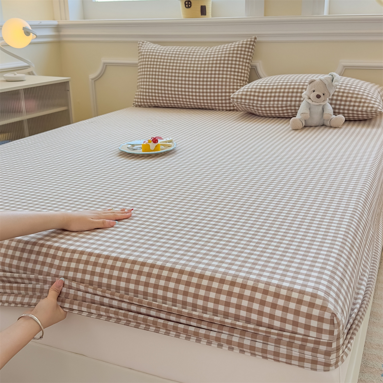 91家纺网 家纺一手货源 找家纺 菡宝 2025新款全棉纯棉色织水洗棉单单床笠 棕小格