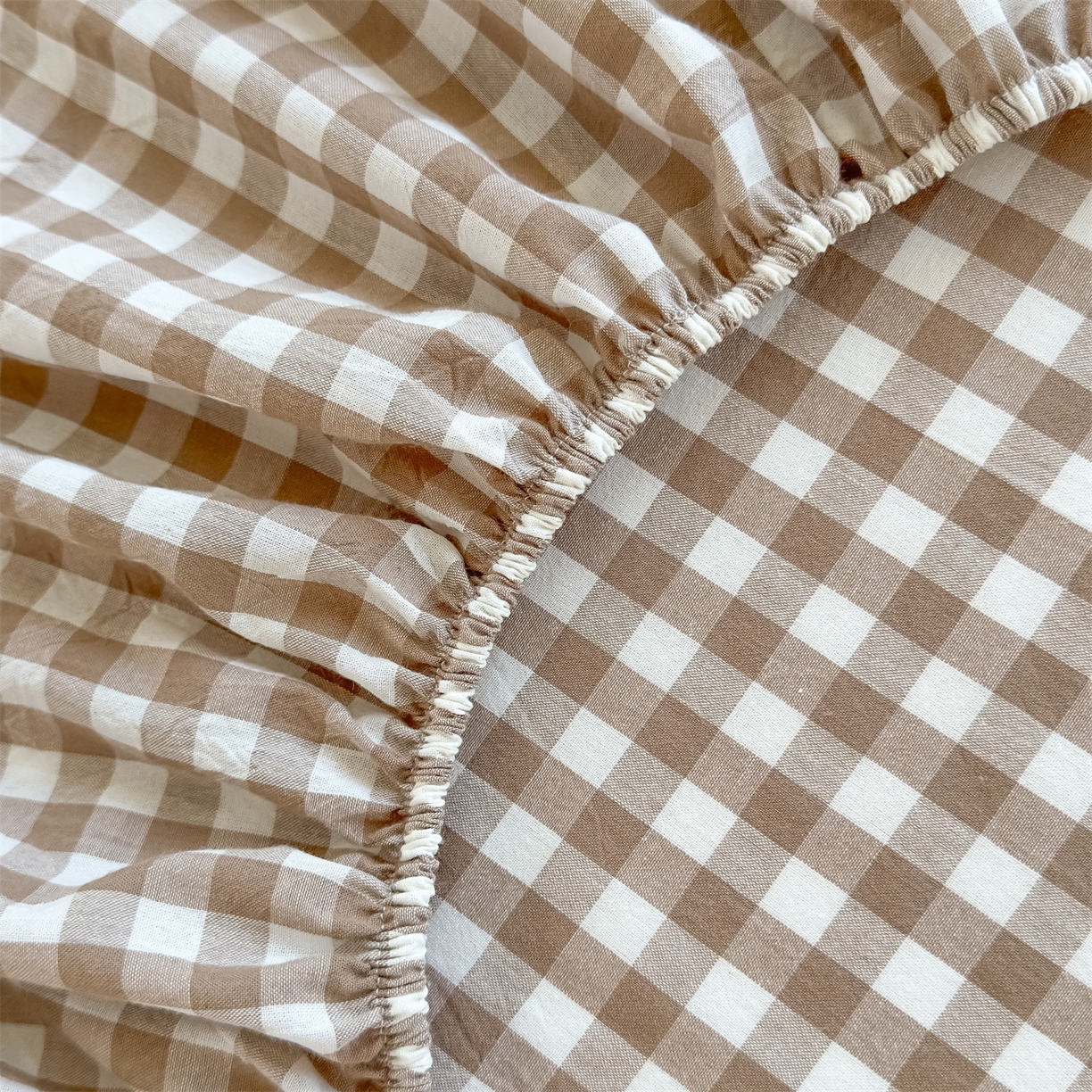 91家纺网 家纺一手货源 找家纺 菡宝 2025新款全棉纯棉色织水洗棉单单床笠 棕小格