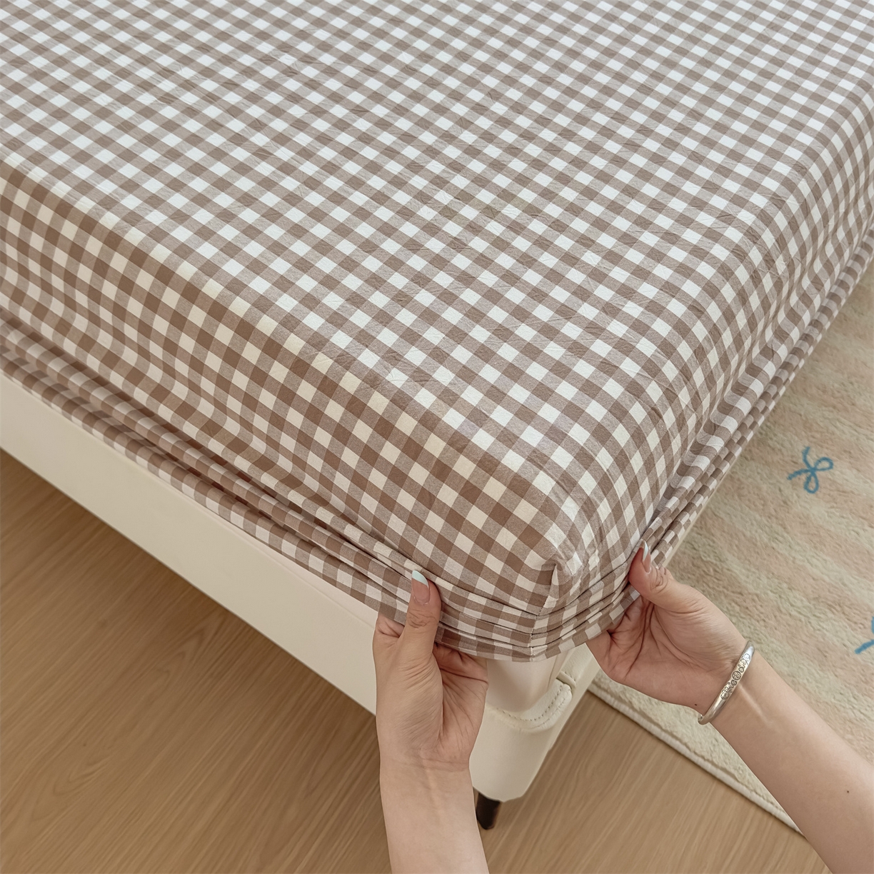 91家纺网 家纺一手货源 找家纺 菡宝 2025新款全棉纯棉色织水洗棉单单床笠 棕小格