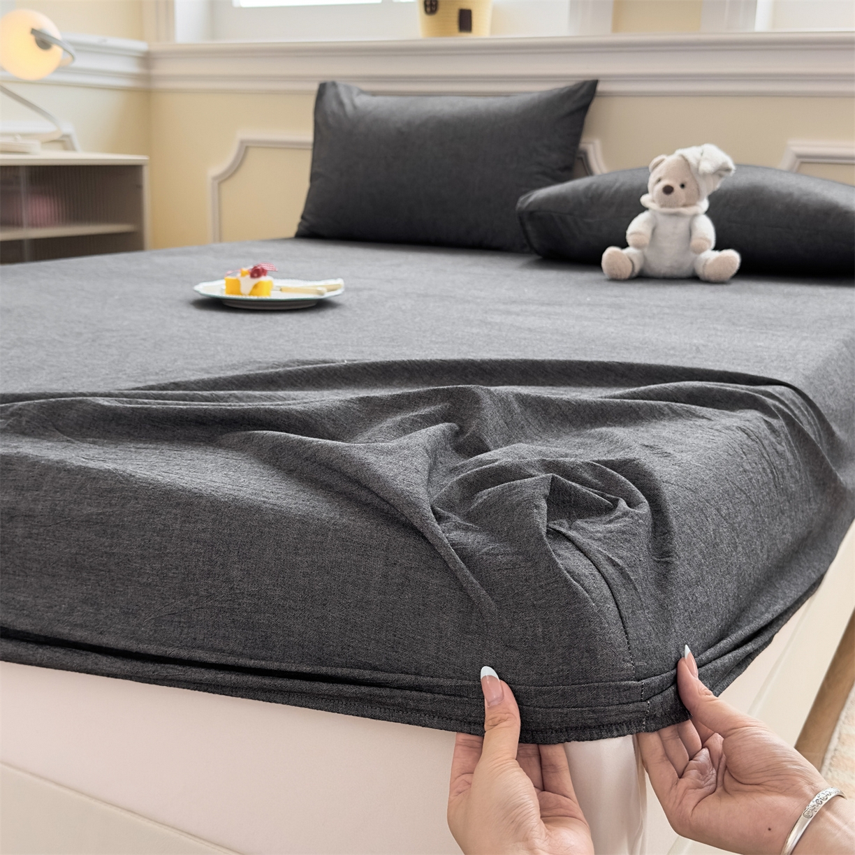 91家纺网 家纺一手货源 找家纺 菡宝 2025新款全棉纯棉色织水洗棉单单床笠 黑色青年