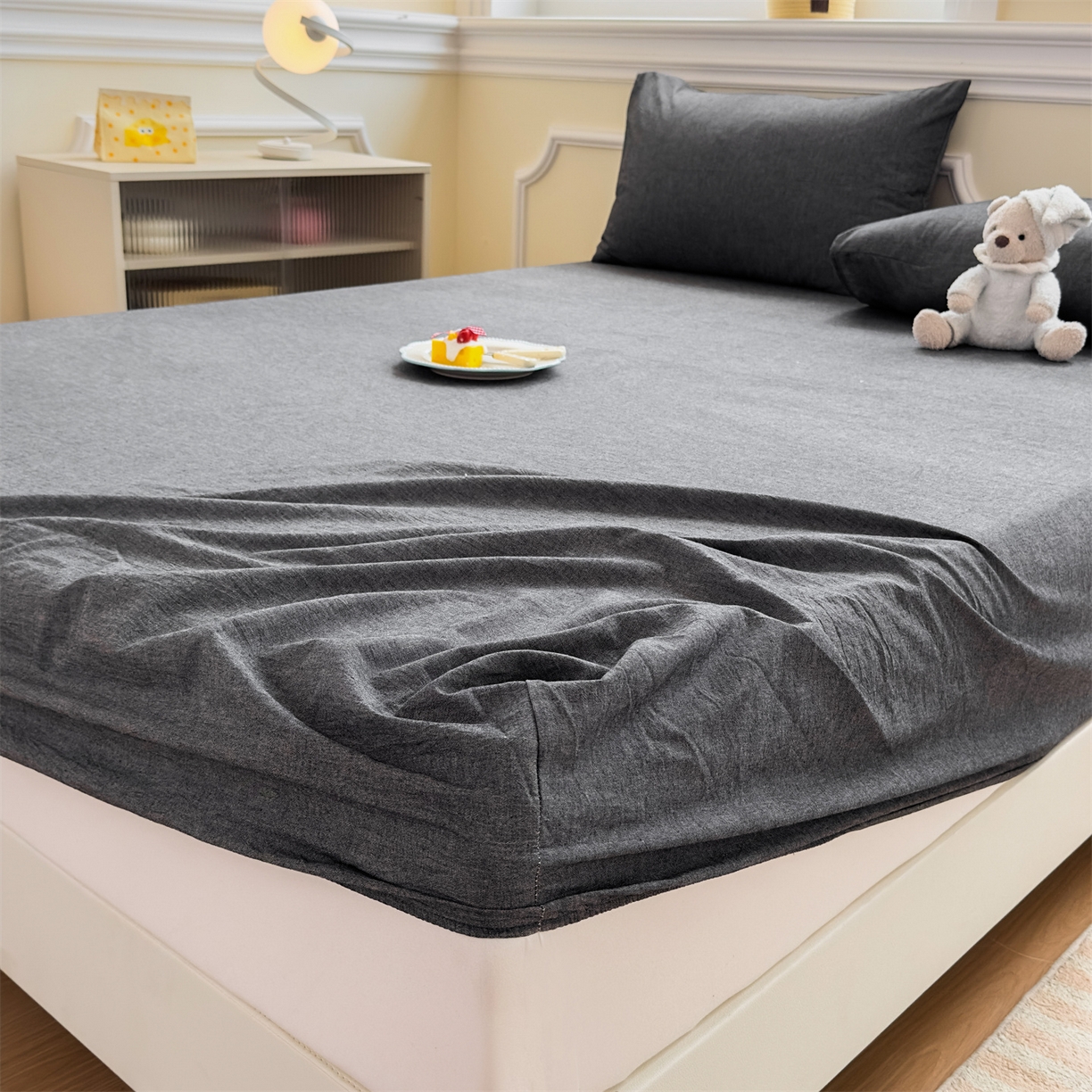 91家纺网 家纺一手货源 找家纺 菡宝 2025新款全棉纯棉色织水洗棉单单床笠 黑色青年