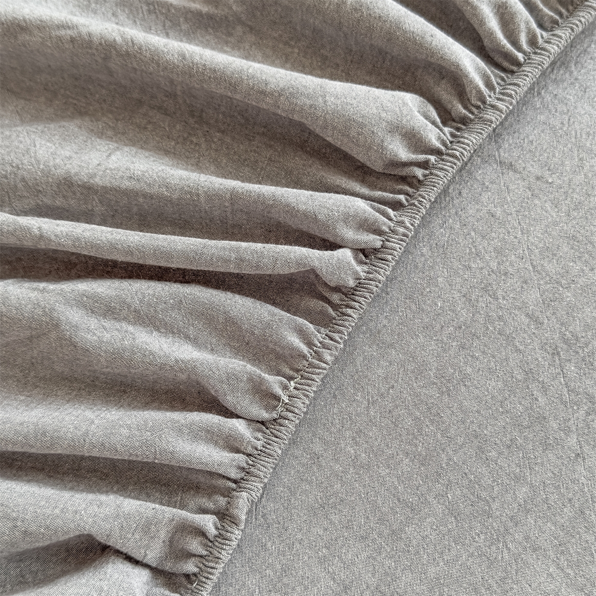 91家纺网 家纺一手货源 找家纺 菡宝 2025新款全棉纯棉色织水洗棉单单床笠 灰色青年