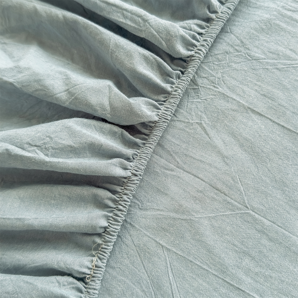 91家纺网 家纺一手货源 找家纺 菡宝 2025新款全棉纯棉色织水洗棉单单床笠 兰色青年