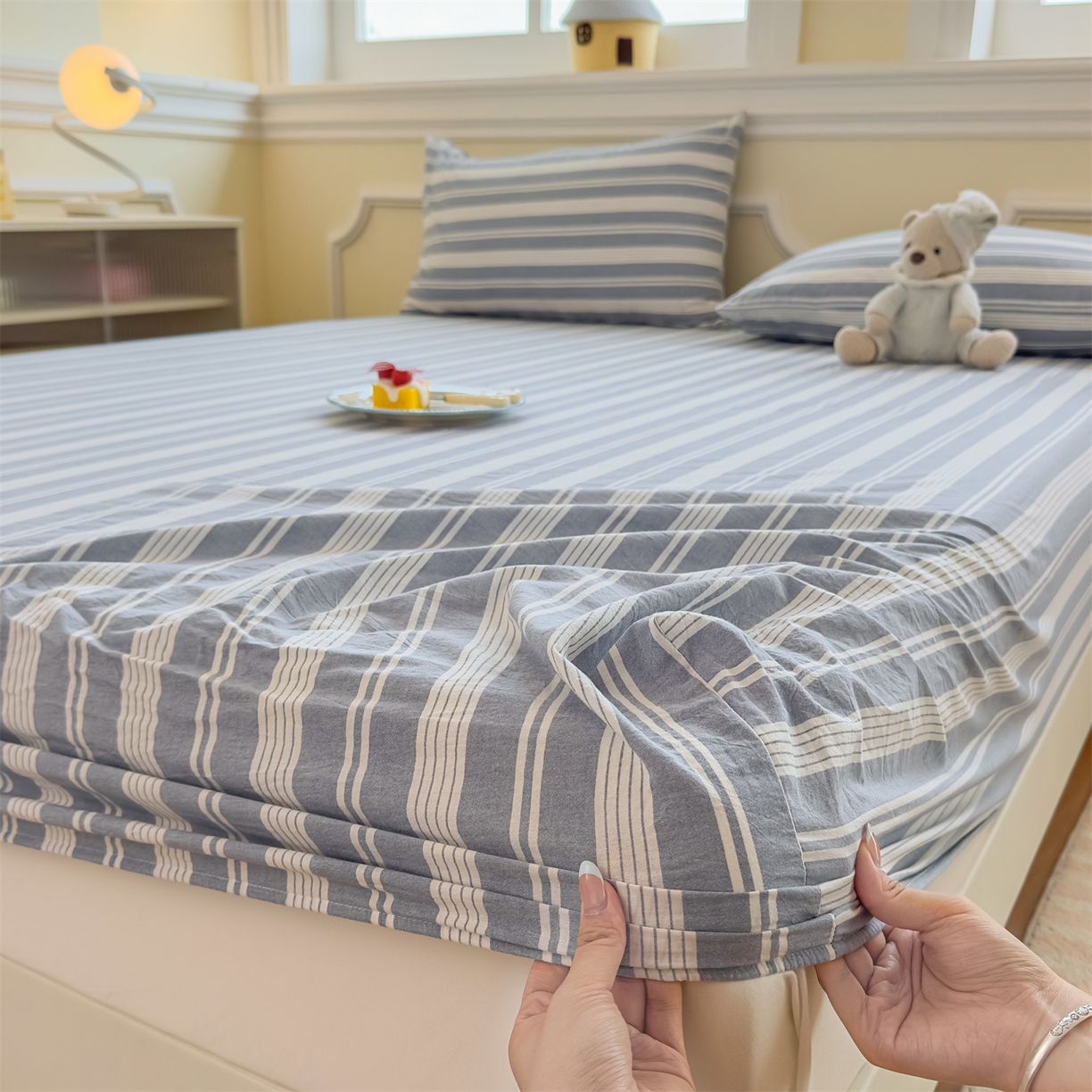 91家纺网 家纺一手货源 找家纺 菡宝 2025新款全棉纯棉色织水洗棉单单床笠 海盐蓝条