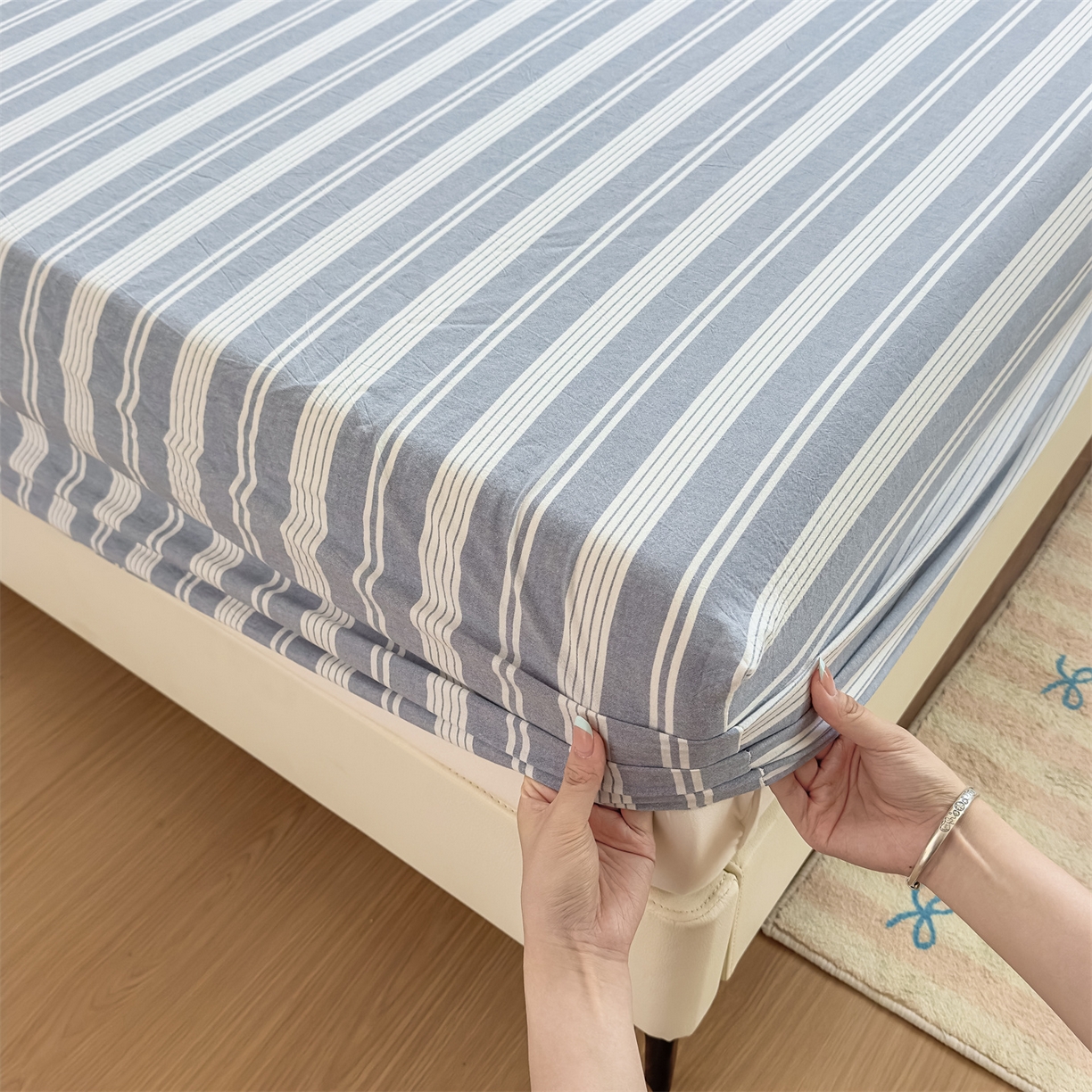 91家纺网 家纺一手货源 找家纺 菡宝 2025新款全棉纯棉色织水洗棉单单床笠 海盐蓝条