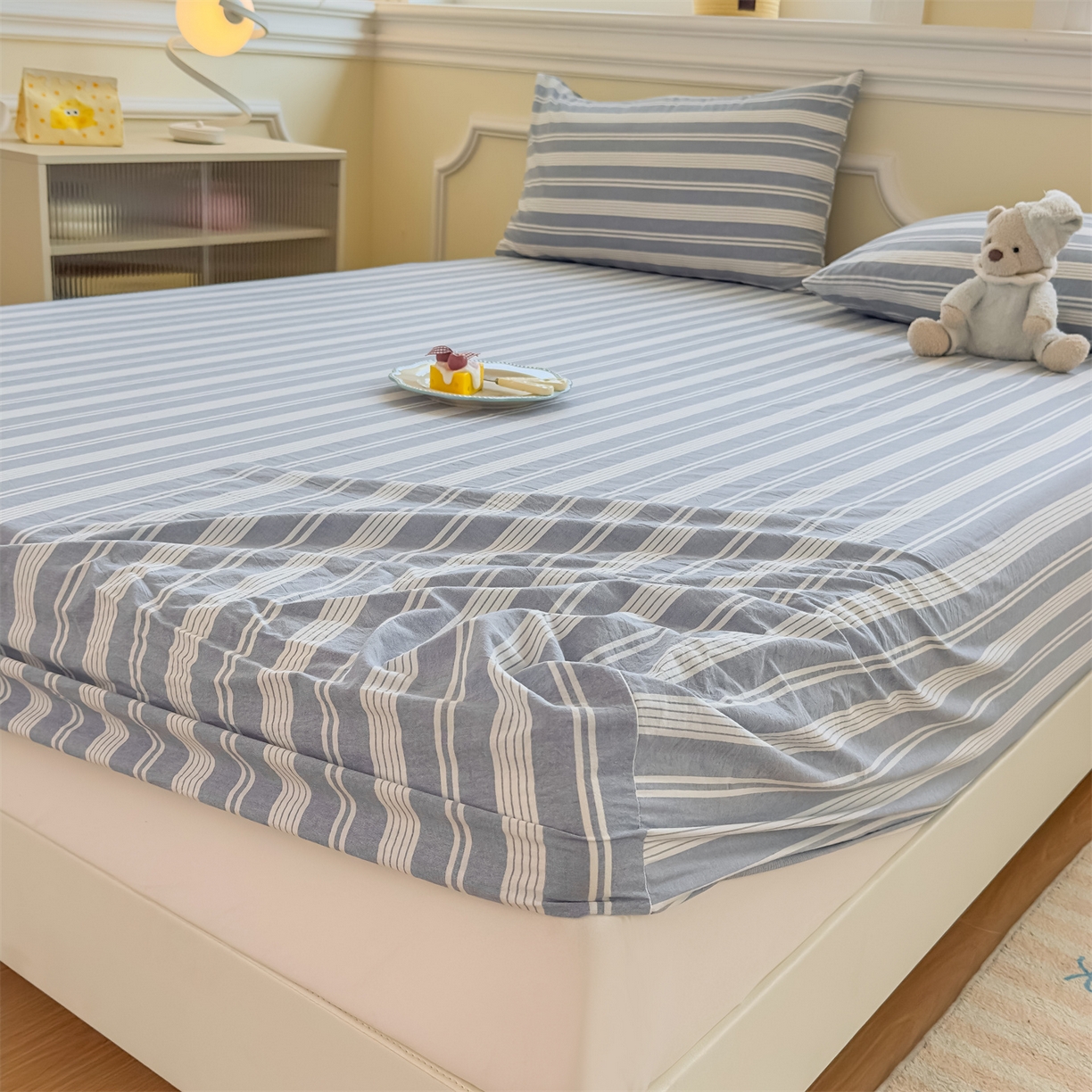 91家纺网 家纺一手货源 找家纺 菡宝 2025新款全棉纯棉色织水洗棉单单床笠 海盐蓝条