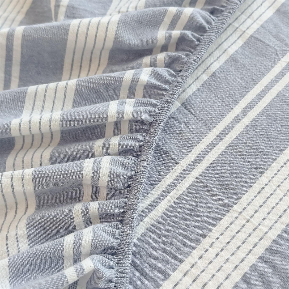 91家纺网 家纺一手货源 找家纺 菡宝 2025新款全棉纯棉色织水洗棉单单床笠 海盐蓝条