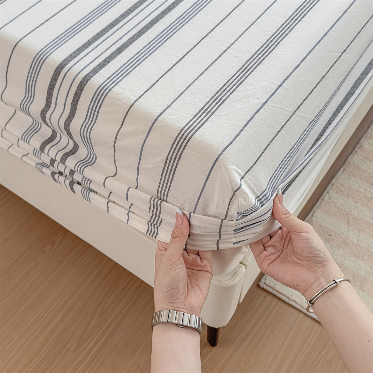 91家纺网 家纺一手货源 找家纺 菡宝 2025新款全棉纯棉色织水洗棉单单床笠 漫幽灰蓝条